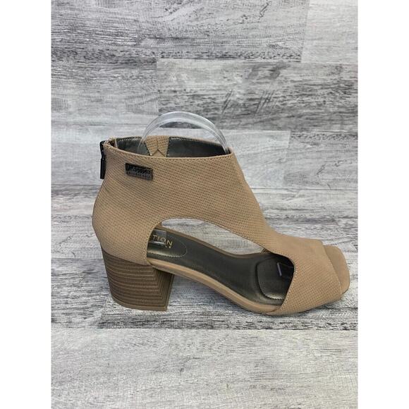 Kenneth Cole Reaction Beige Open Toe Block Heel Sandals Womens Size 8.5M - Picture 5 of 8